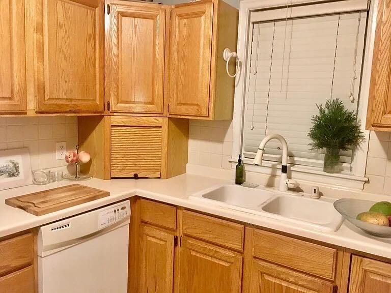 Kitchen - 306 N Blackhawk Ave