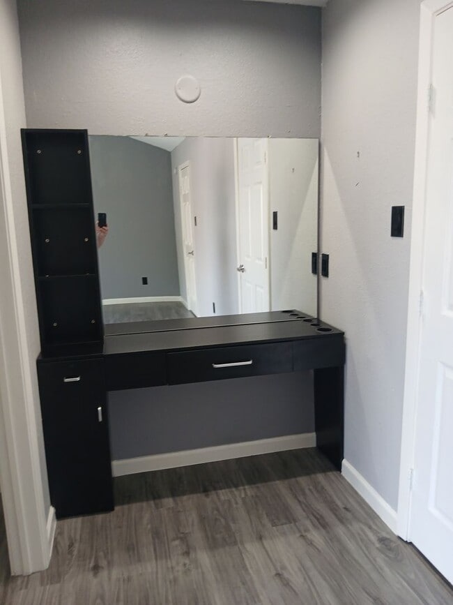 Building Photo - (50% OFF 1st MONTHS RENT) 2nd Floor Condo 1 Bedroom and 1 Bath