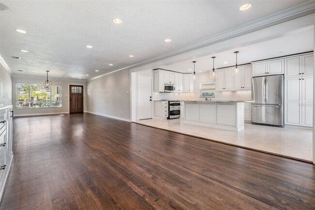 Building Photo - 640 Geneva Pl