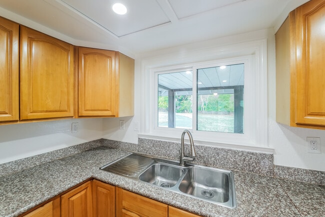 Building Photo - 105 Hampton Rd