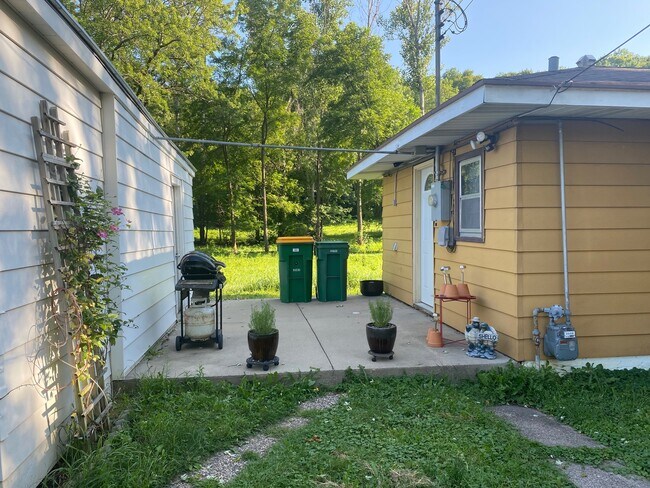 Building Photo - 210 S Bird St