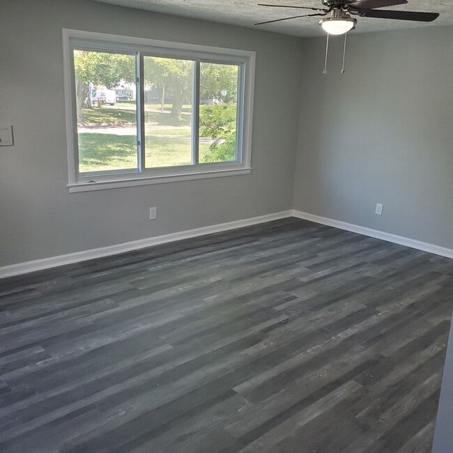 Building Photo - 4BDRM 1 1/2 BATH HOUSE FOR RENT