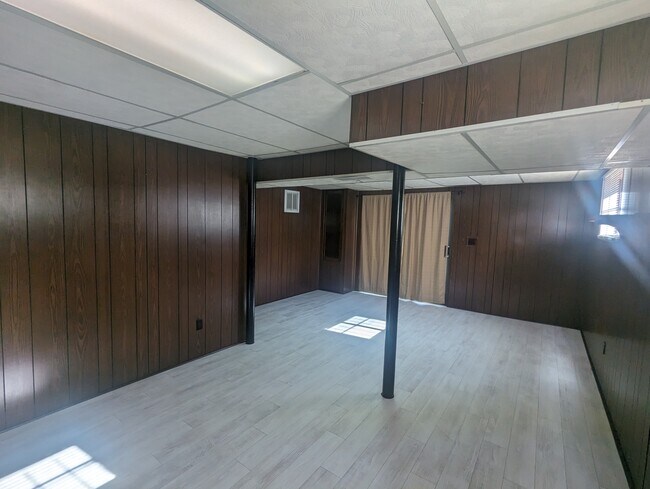 Building Photo - 124 Rosemary Ln
