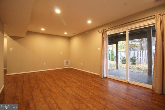 Building Photo - 4500 Lantern Pl