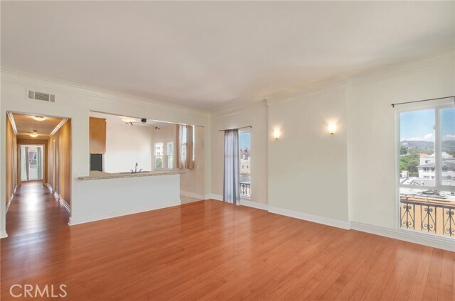 Building Photo - 251 N Kenmore Ave