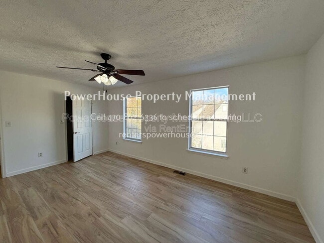 Building Photo - 3859 Meadow Creek Dr