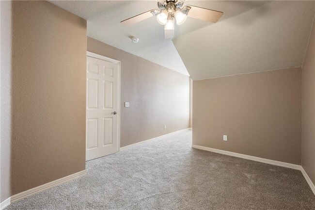 Building Photo - 58 S Woodsprings Dr