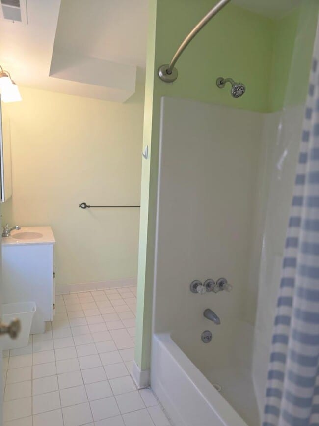 Building Photo - 6541 Broadwater Cir