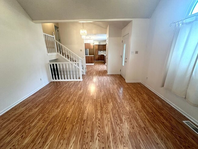 Building Photo - 4 bedroom, 2 1/2 bath