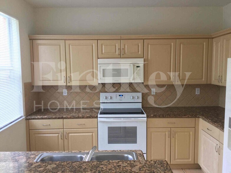 Building Photo - 1624 SE 20th Rd