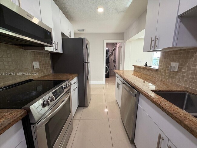 Building Photo - 9920 Jamaica Dr