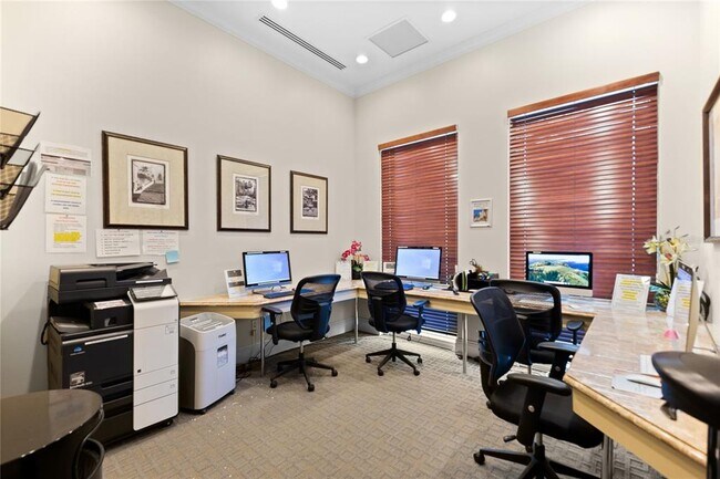 Building Photo - 800 N Tamiami Trl