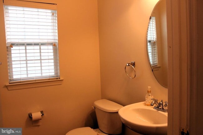 Building Photo - 7967 Almeda Ct