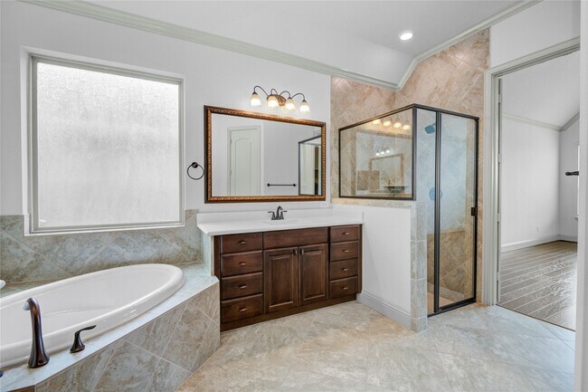 Building Photo - 1644 Longwood Glen Ln