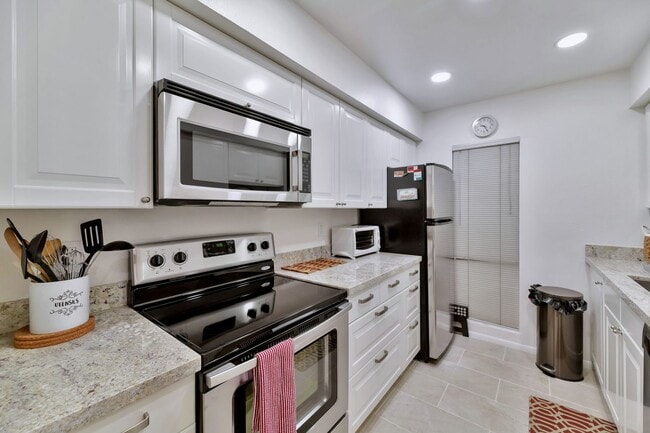 Building Photo - Rates Vary $1,995 - $4,495