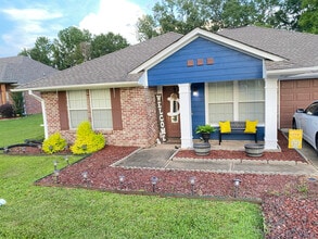 Building Photo - 3211 Ryan Cove