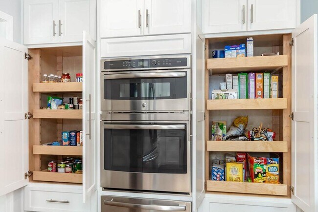 Building Photo - {5801} Spacious 2 Story Home in highly des...