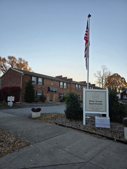 Primary Photo - 210 E 13th St