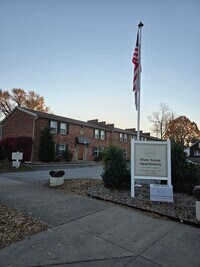 Building Photo - 210 E 13th St