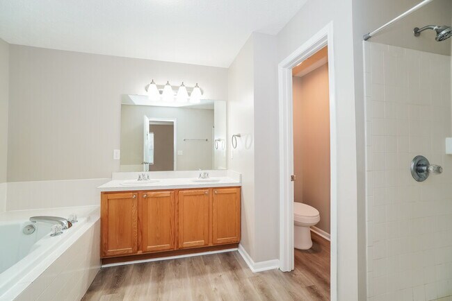 Building Photo - 238 Oxford Dr SW