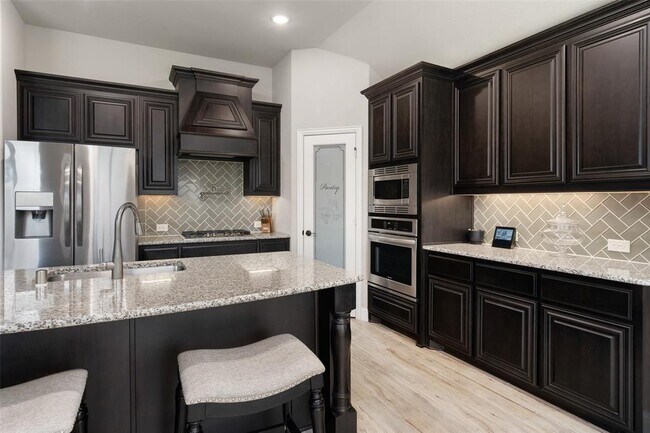 Building Photo - 1324 Thrasher Dr