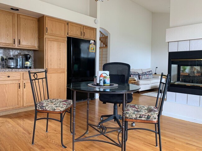 Building Photo - Gorgeous Gunbarrel Home on Cul-de-Sac!