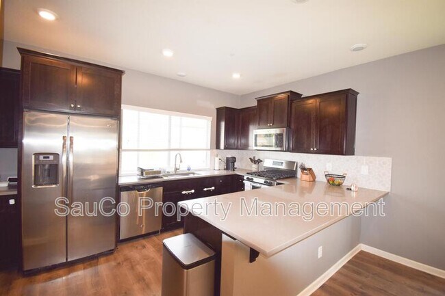 Building Photo - 445 NE Tork Pl