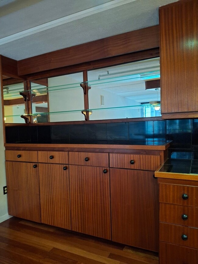 Building Photo - Downtown 1-Bedroom Condo w/ Central AC and...