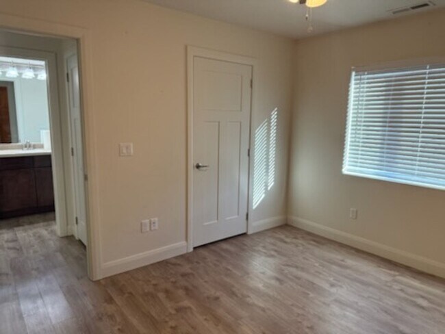 Building Photo - Rural freedom