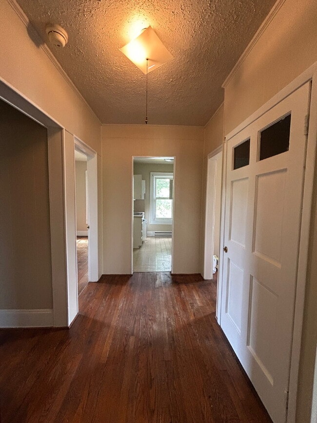 Building Photo - Spacious 2-Bedroom Apartment – Convenient Front Royal Location