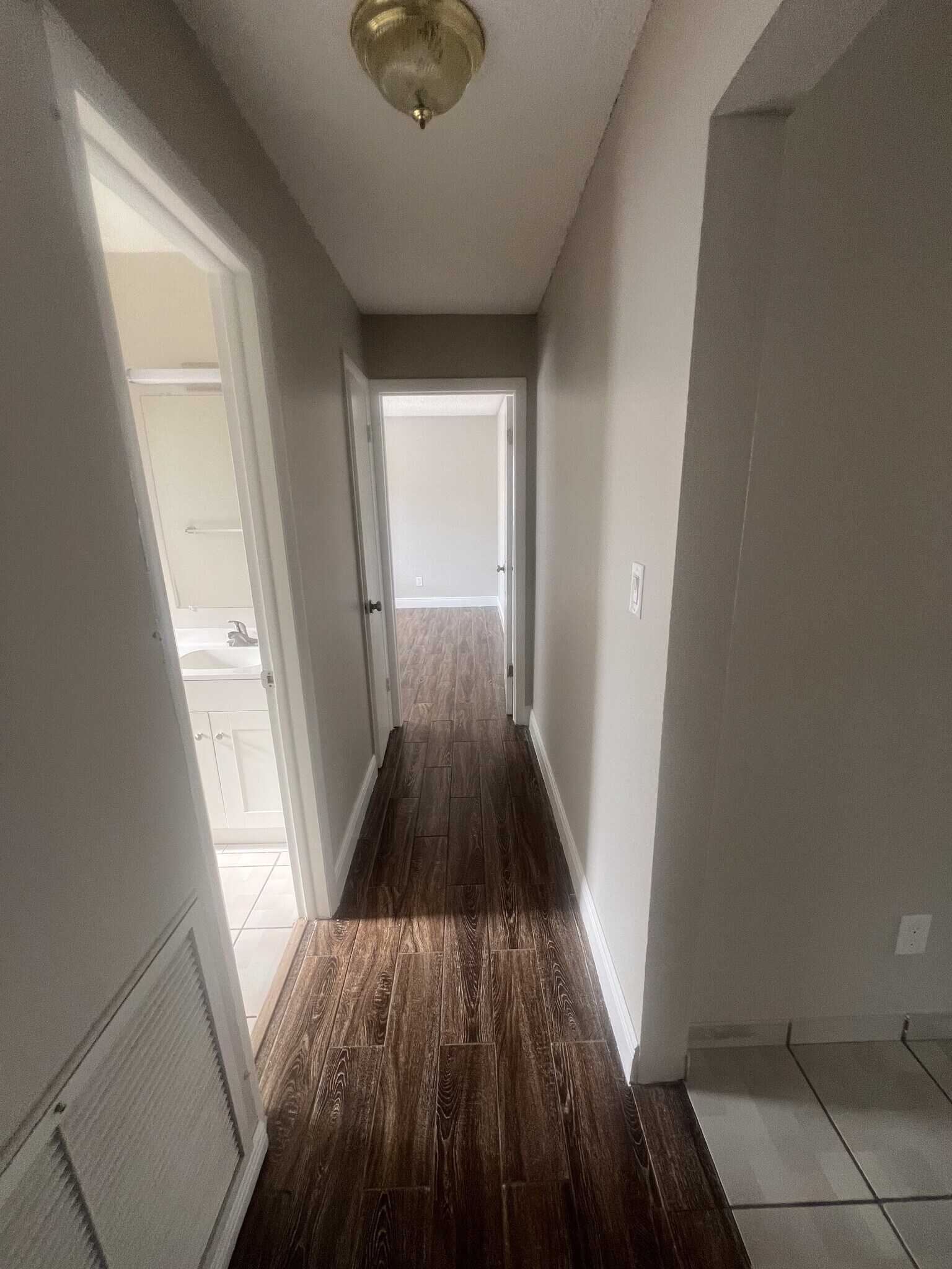 Building Photo - 7506 N Thatcher Ave