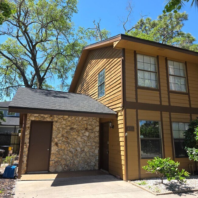 Building Photo - 484 Tamarac St