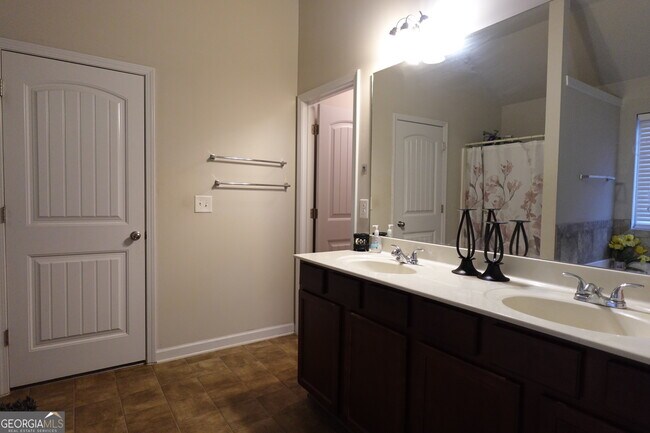 Building Photo - 9775 Ivey Ridge Cir