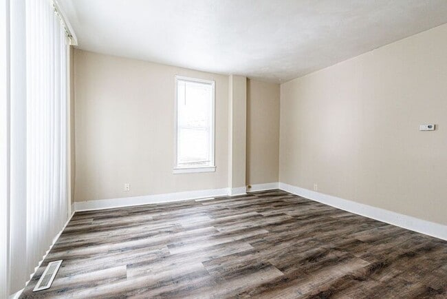 Building Photo - 506 5th St