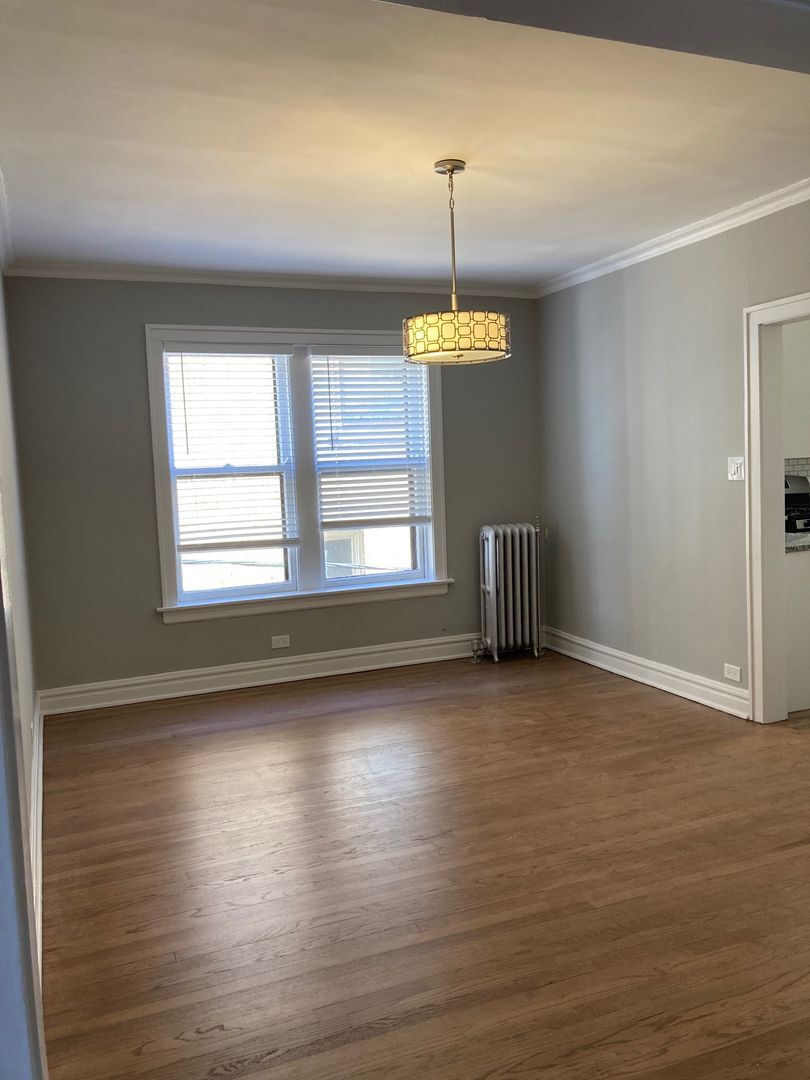 Building Photo - 6226 N Clark St