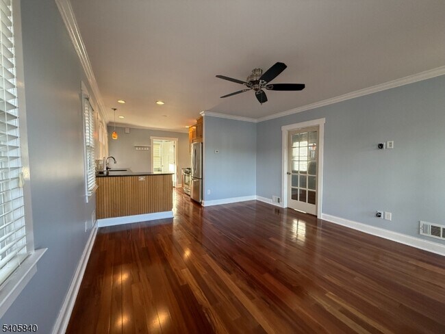 Building Photo - 40 W Shore Rd