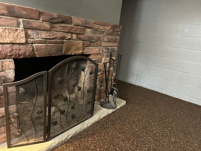 Building Photo - Brick Ranch for Rent in Mayfield HTS walking distance to Golden Gate Plaza