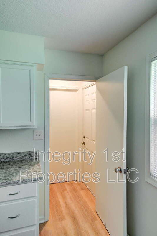 Building Photo - 9002 Bayless Rd