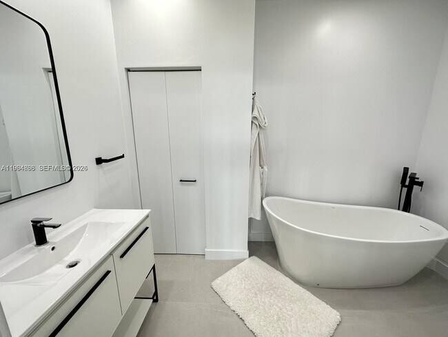 Building Photo - 780 NE 69th St