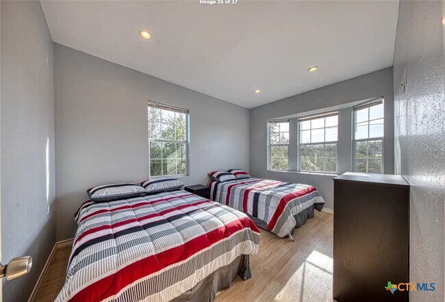 Building Photo - 729 Clay Ridge