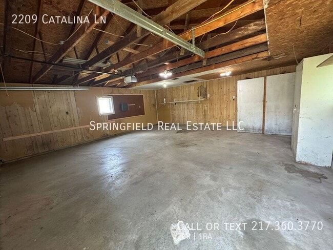 Building Photo - 2209 Catalina Ln