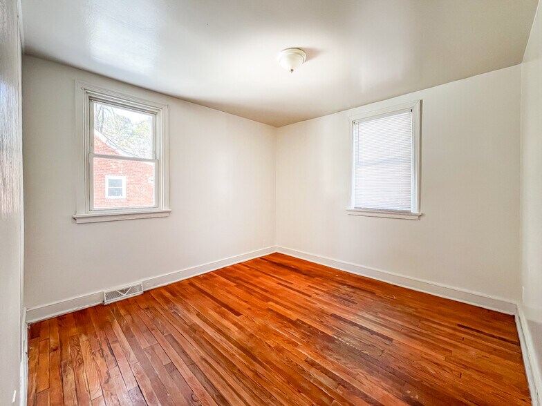 Building Photo - 1113 Evergreen Ave