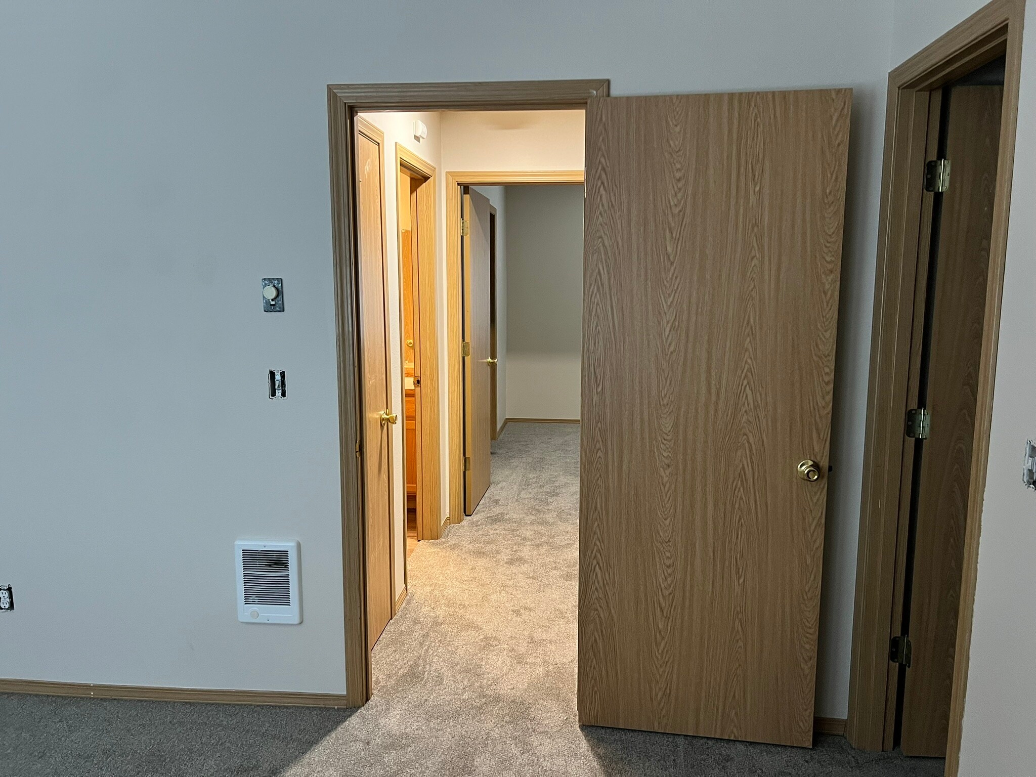 Building Photo - 5473 Glenridge Way