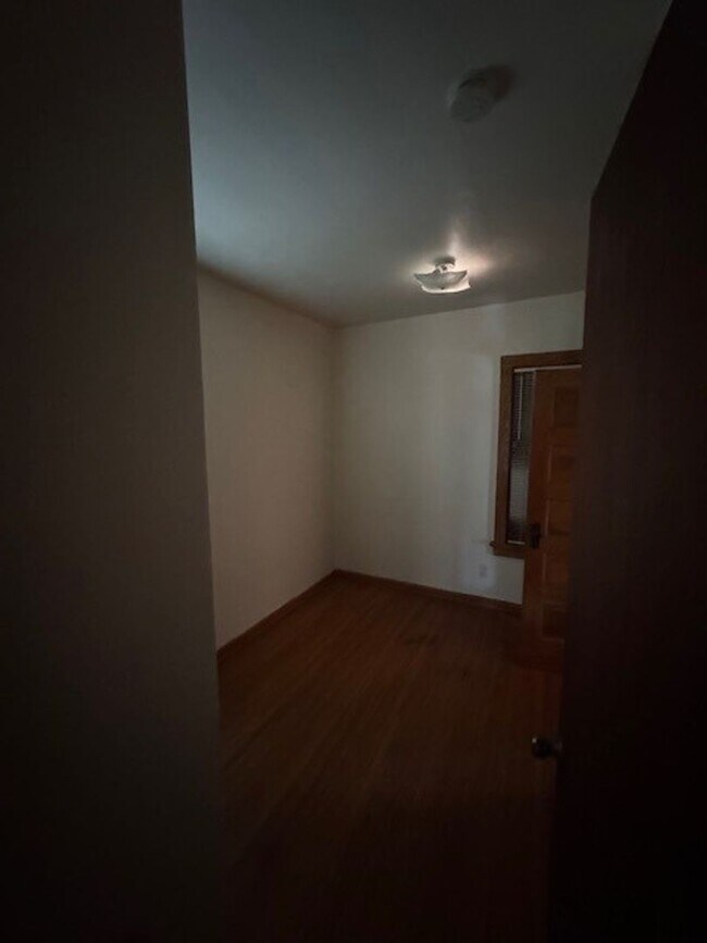 Building Photo - 1626 Winnebago St