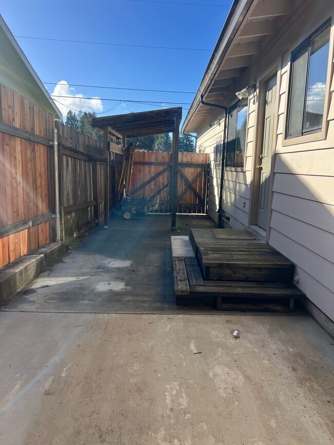 Building Photo - Blue Lake House Tier 2