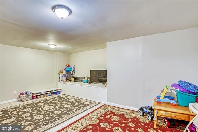 Building Photo - 137 Cromwell Dr