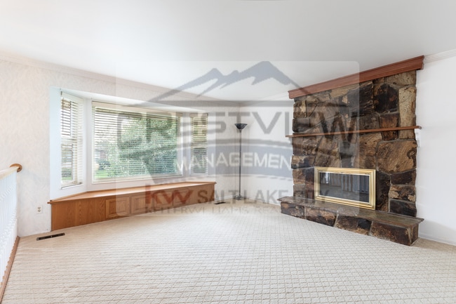 Building Photo - Charming East Sandy Home in a Prime Location