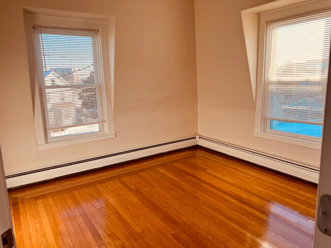 Building Photo - 187 Washington St