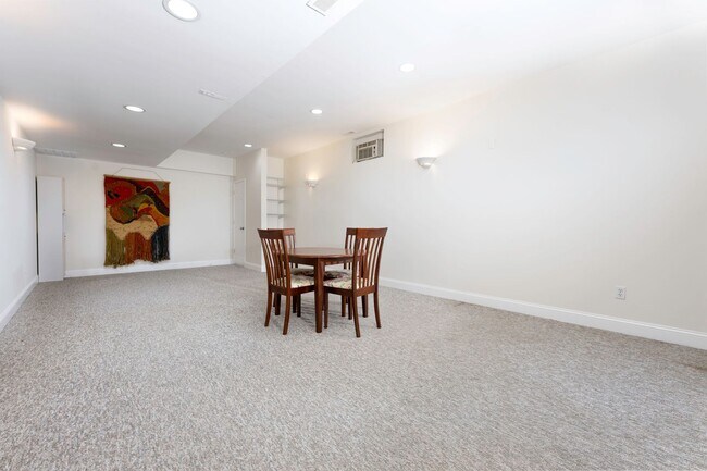 Building Photo - 7715 Mary Cassatt Dr