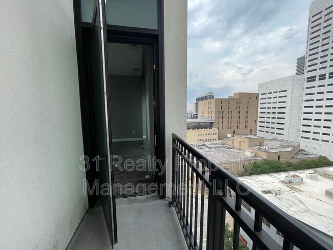 Building Photo - 1211 Caroline St